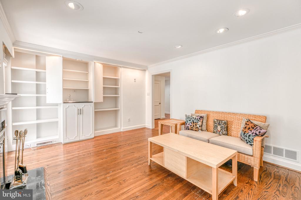 544 Maison Place, Bryn Mawr The Robin Gordon Group