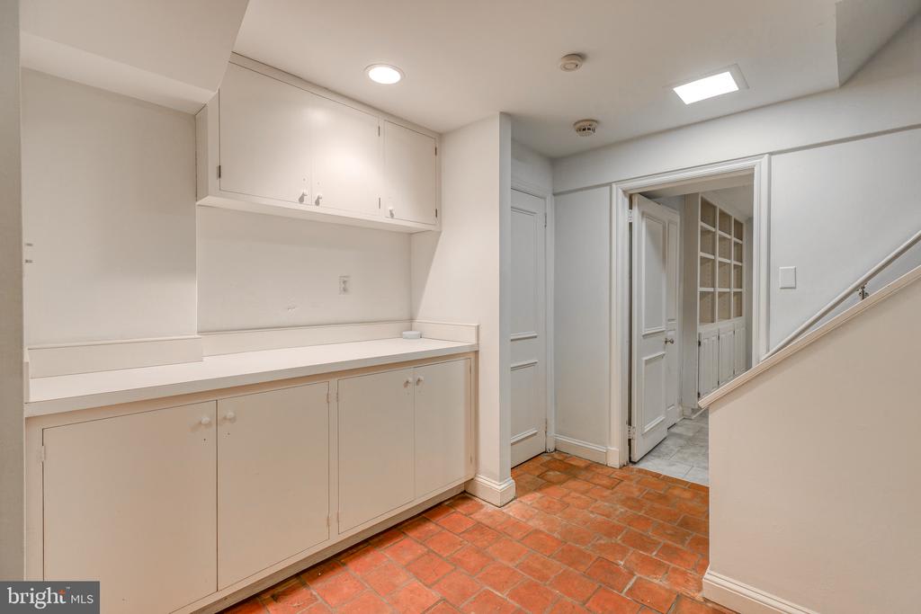 544 Maison Place, Bryn Mawr The Robin Gordon Group