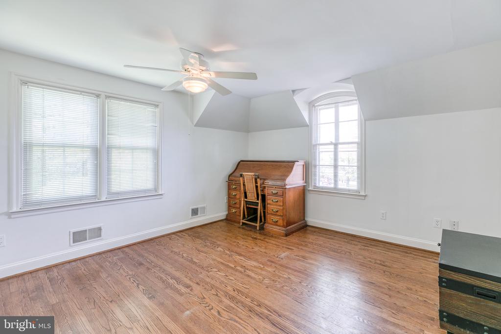 544 Maison Place, Bryn Mawr The Robin Gordon Group