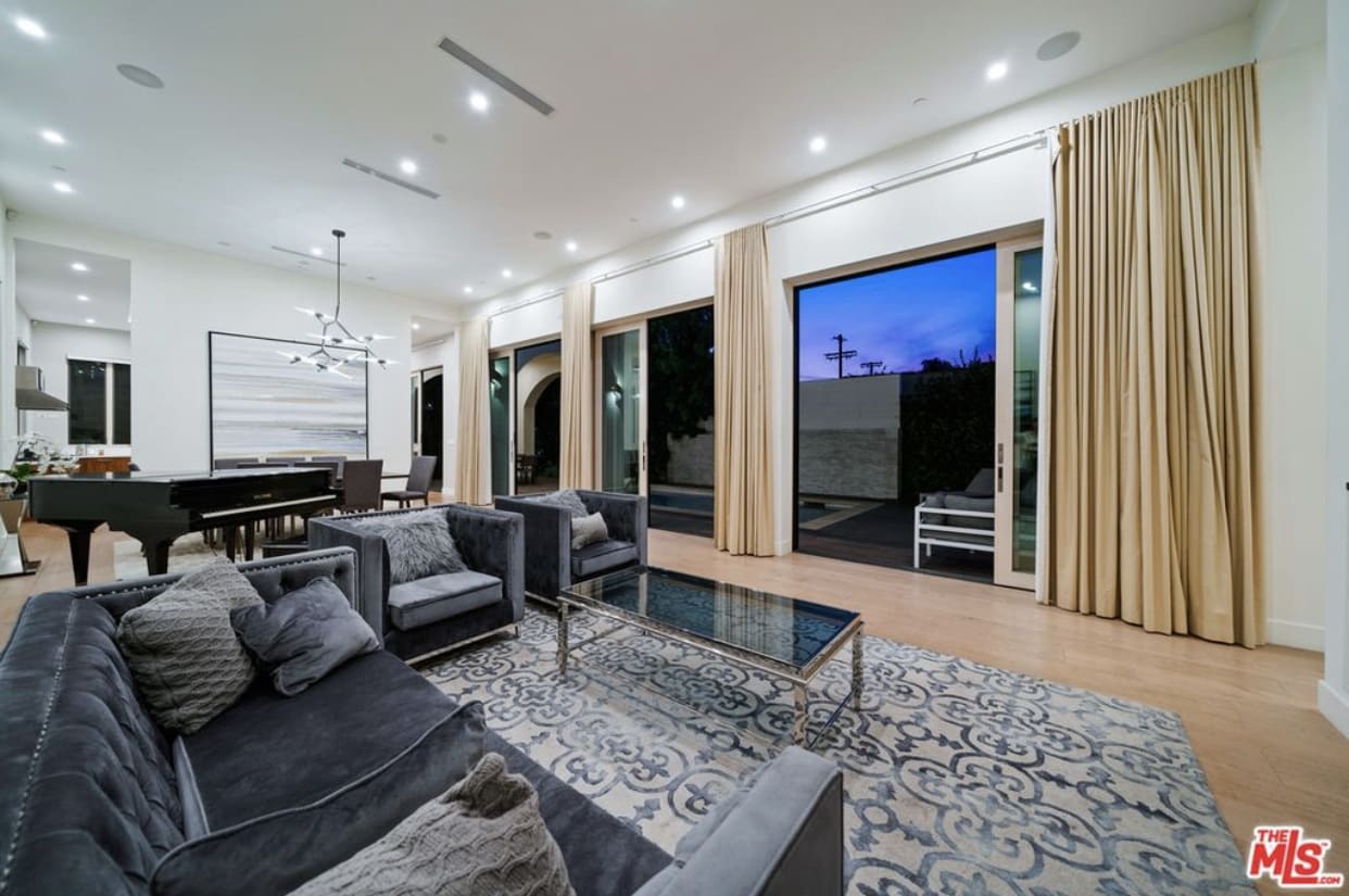 Lucerne Villa Contemporary Style Estate in Larchmont Village LA