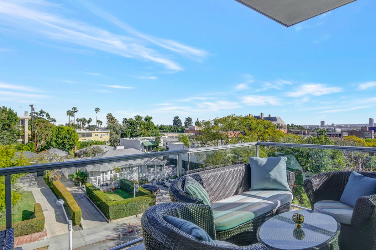 1345 Havenhurst Drive Penthouse 10 Dan Urbach Los Angeles Real