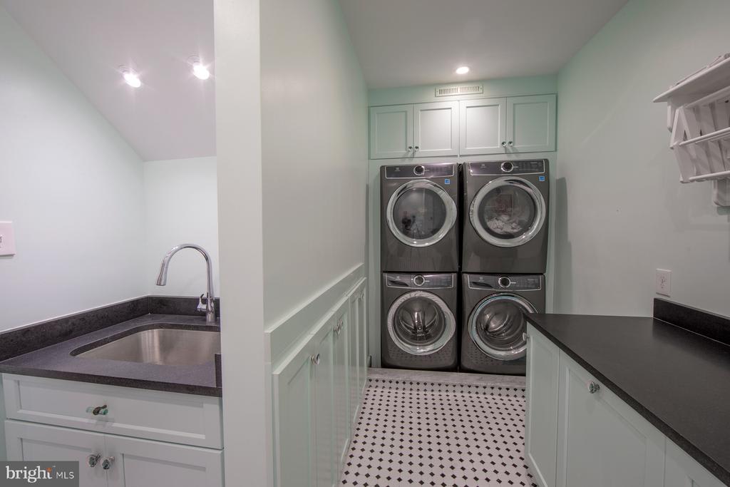 314 Louella Avenue, Wayne The Robin Gordon Group