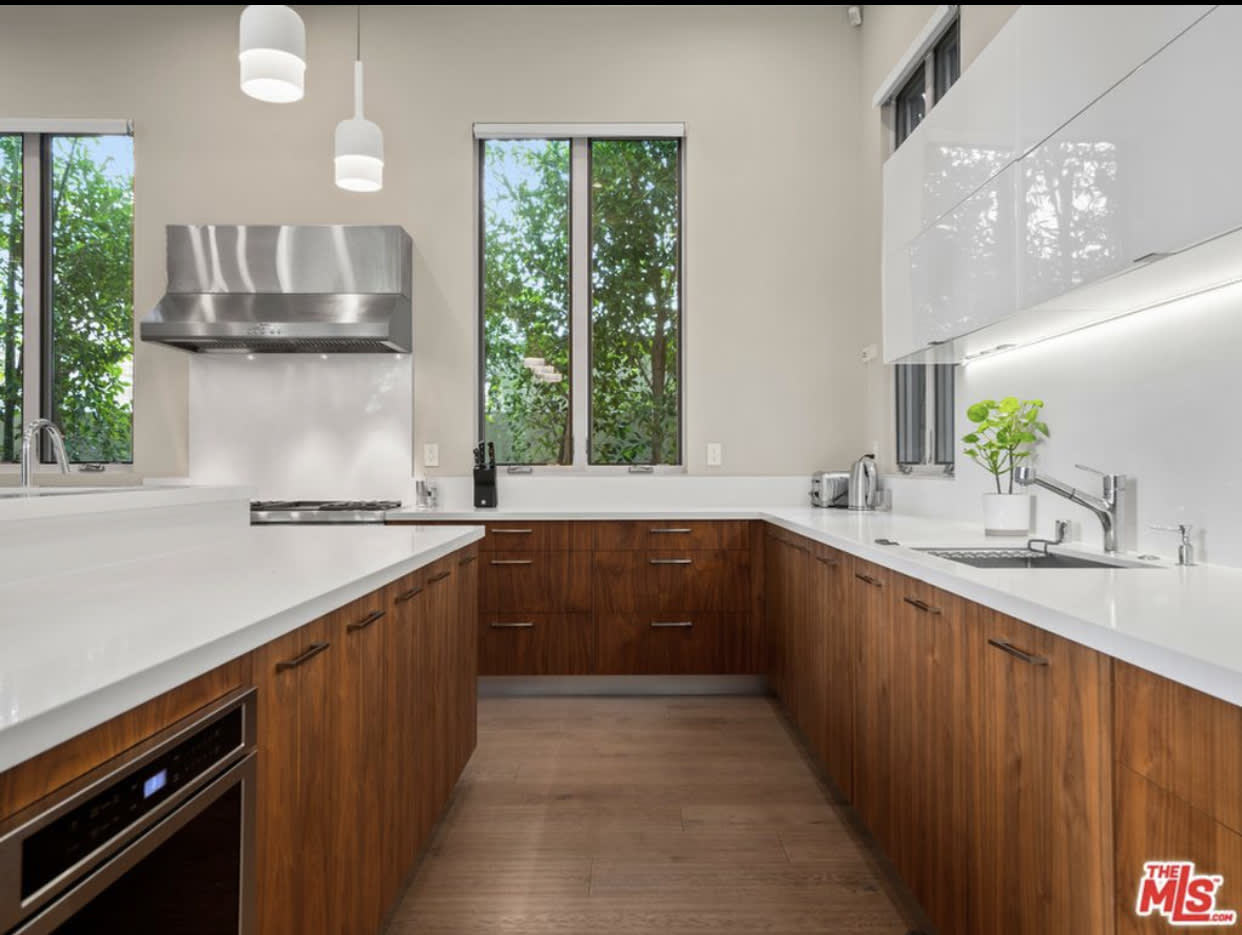 Lucerne Villa Contemporary Style Estate in Larchmont Village LA