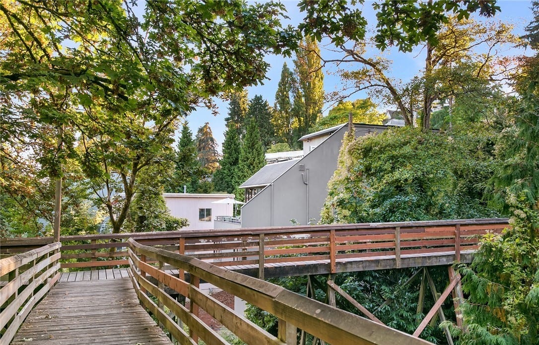 1546 Madrona Dr