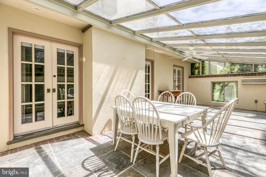 544 Maison Place, Bryn Mawr The Robin Gordon Group