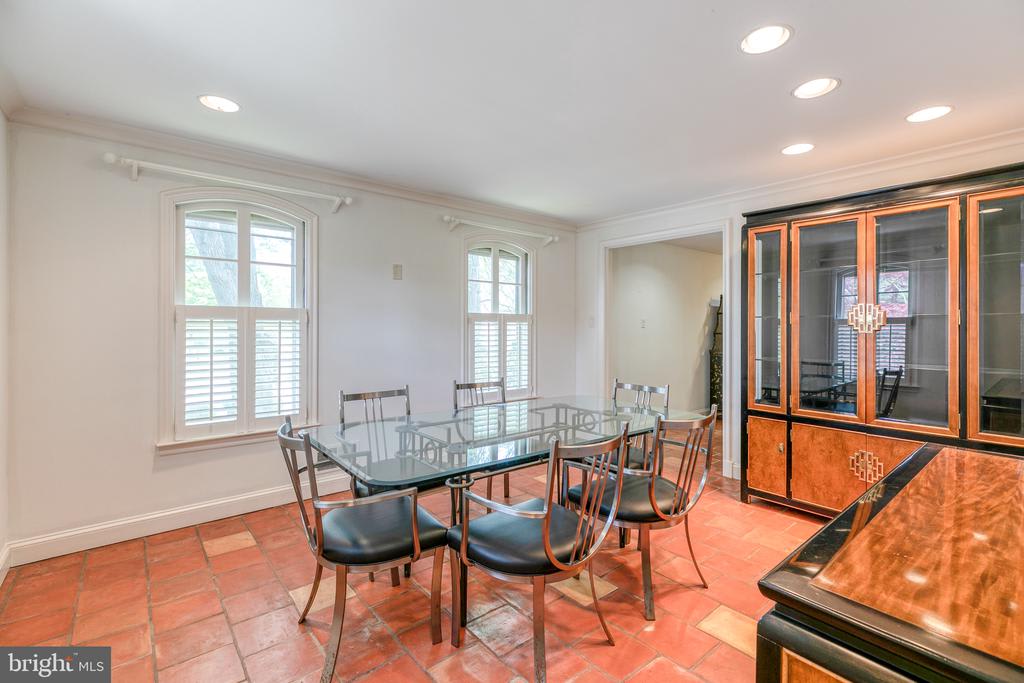 544 Maison Place, Bryn Mawr The Robin Gordon Group