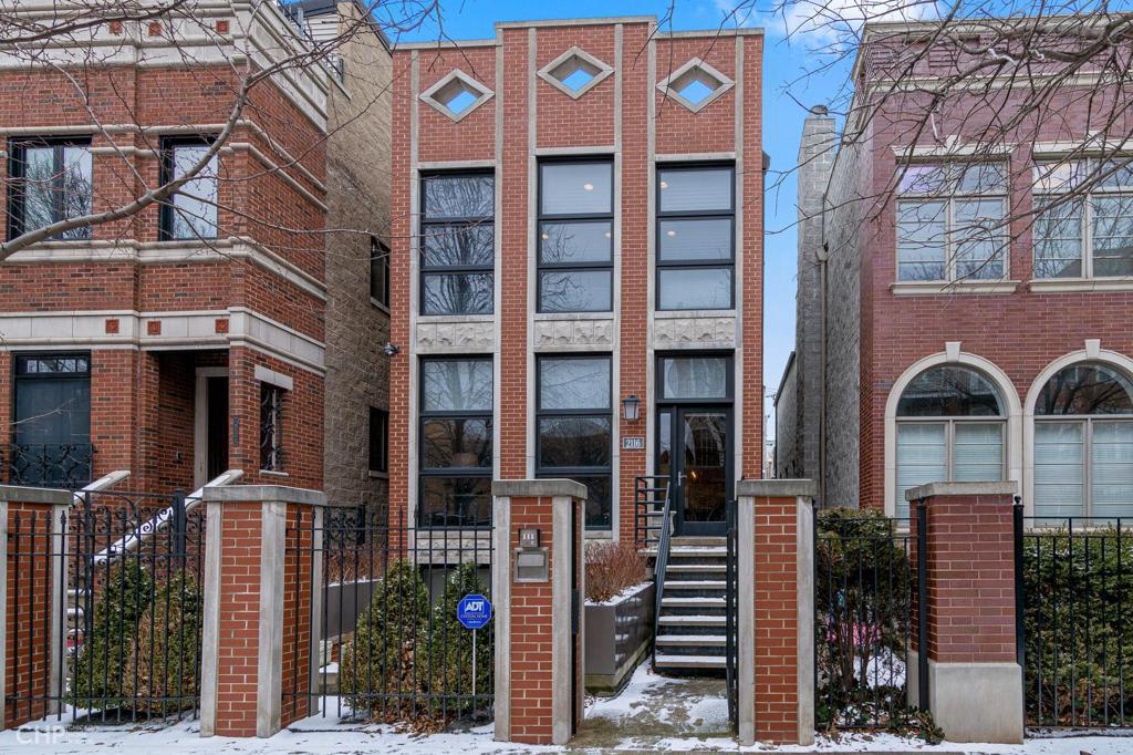 606 Bucktown Home: 2116 W. Churchill 