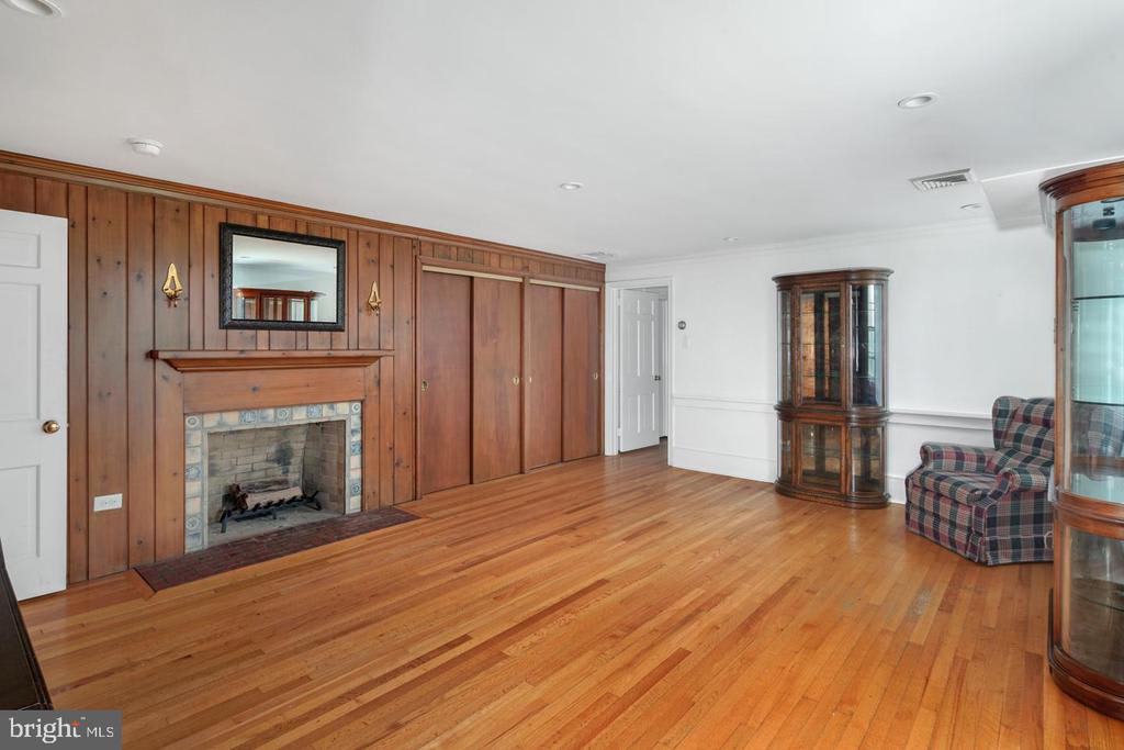 150 Hillendale Drive