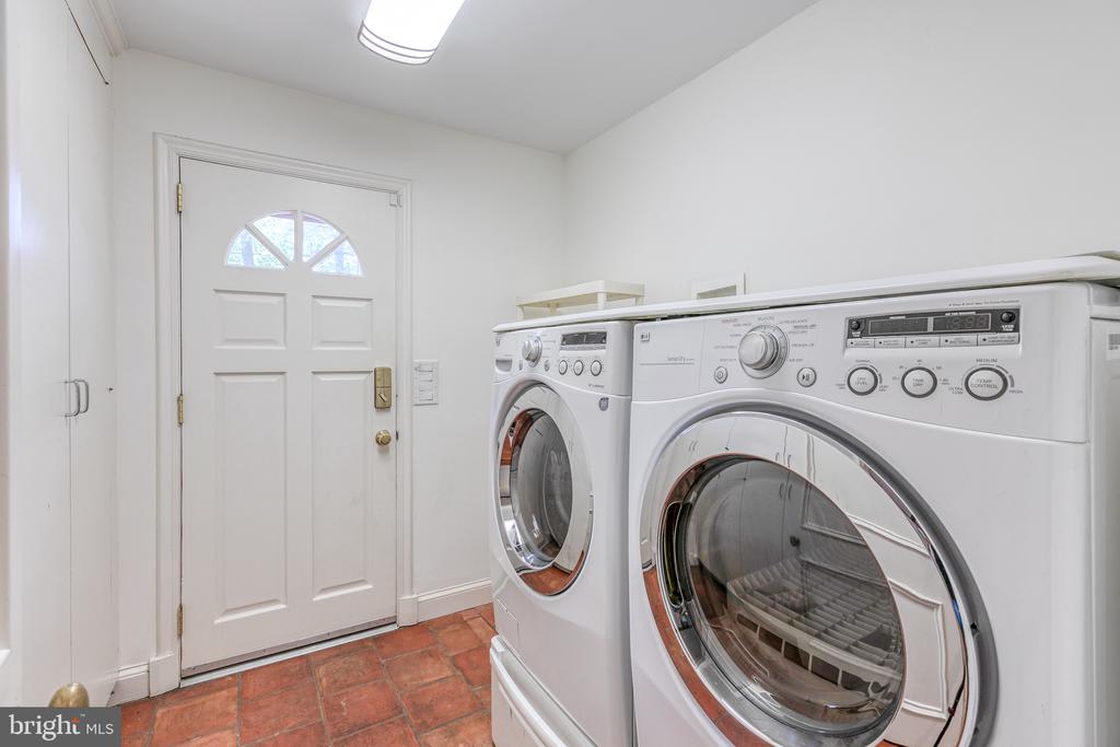 544 Maison Place, Bryn Mawr The Robin Gordon Group