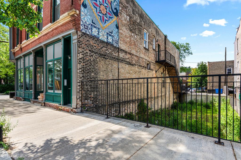 Pilsen Multi-Unit: 2451 S. Oakley | Klopas Stratton Team