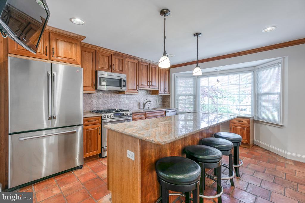 544 Maison Place, Bryn Mawr The Robin Gordon Group