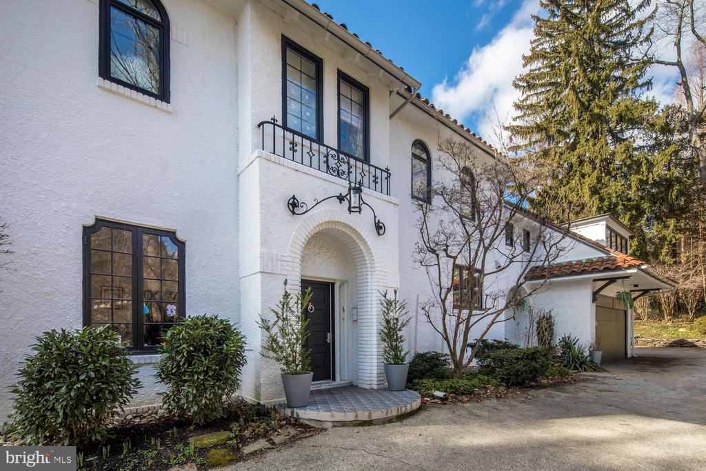 1111 Remington Road, Wynnewood The Robin Gordon Group