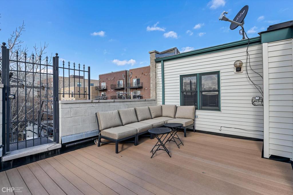 Lincoln Park Townhome: 2770 N. Wolcott #E