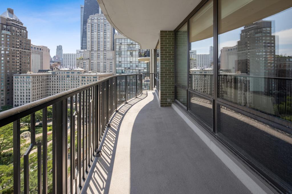 Premiere Gold Coast Condo: 1040 N. Lake Shore #18B