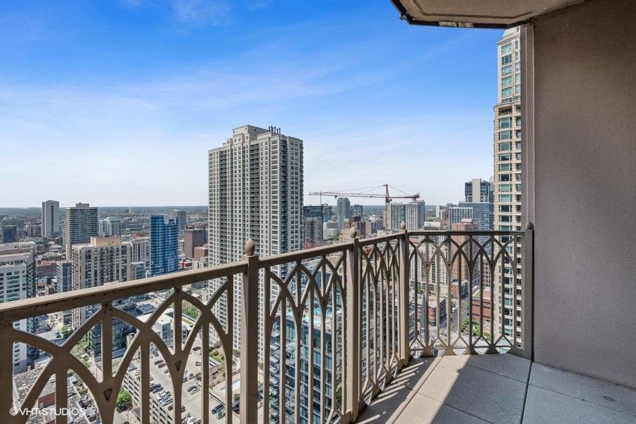 21 E Huron Street #3402