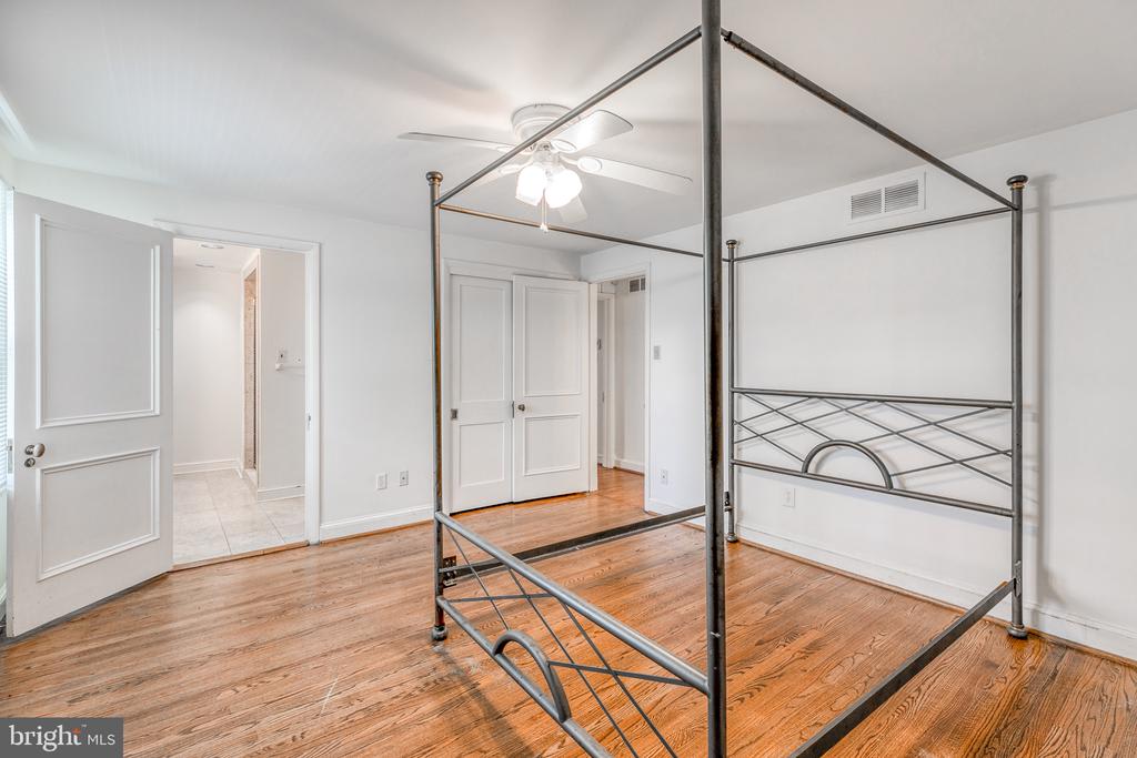 544 Maison Place, Bryn Mawr The Robin Gordon Group