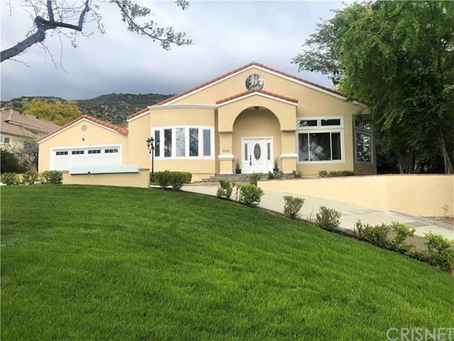 Remodeled La Canada Home with High Ceilings and Circular Driveway