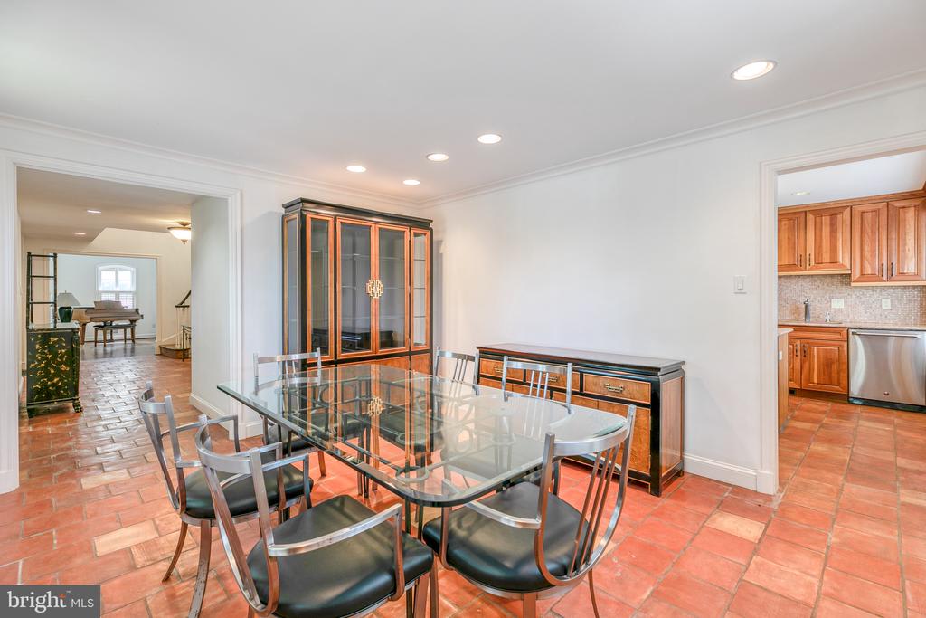 544 Maison Place, Bryn Mawr The Robin Gordon Group