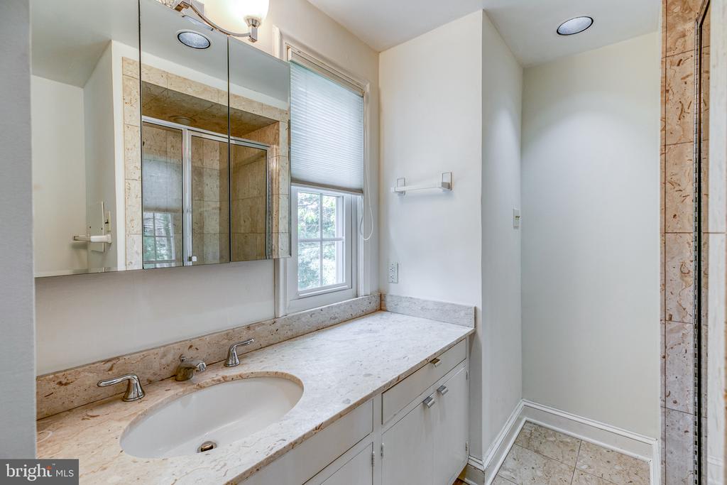 544 Maison Place, Bryn Mawr The Robin Gordon Group