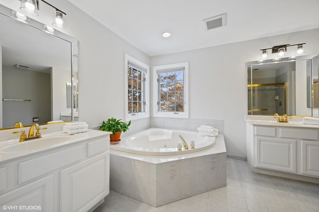 3612 Glenlake Jerfita Team Luxury Real Estate Agents in Chicago