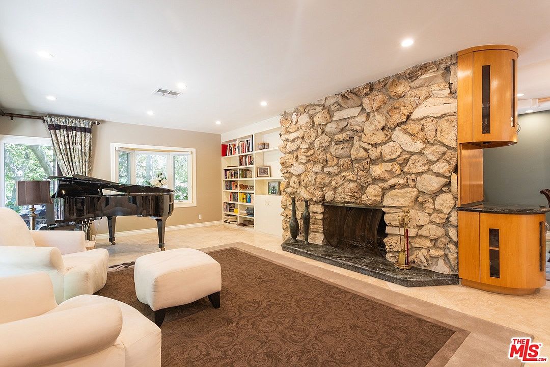 Kingswood Lane Sensational Private Gated Home in Sherman Oaks LA Luxuries Los Angeles