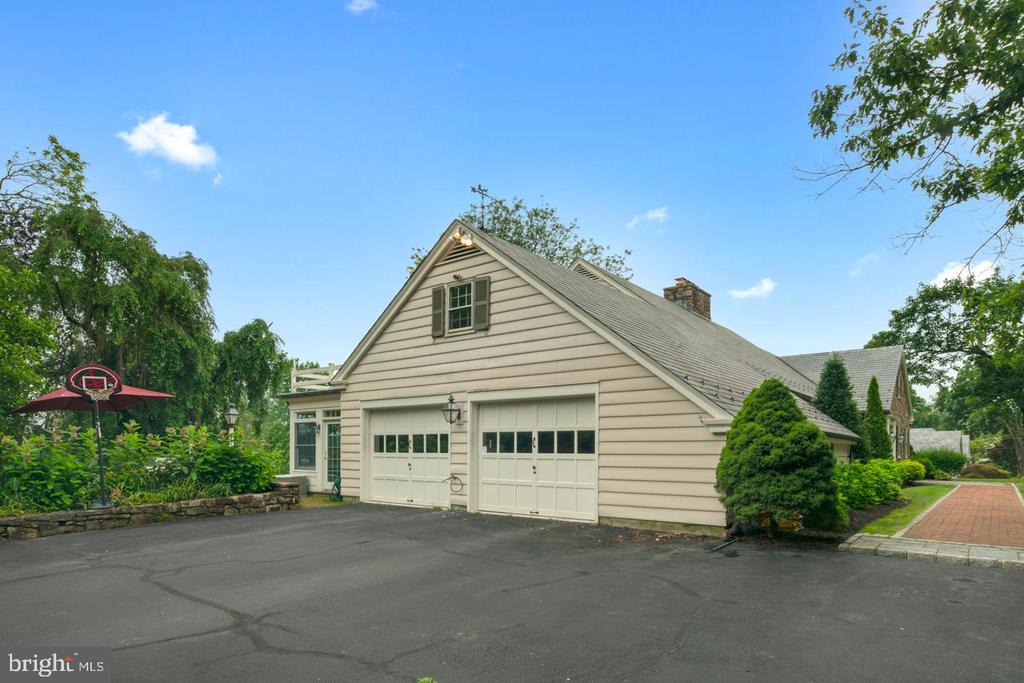 150 Hillendale Drive