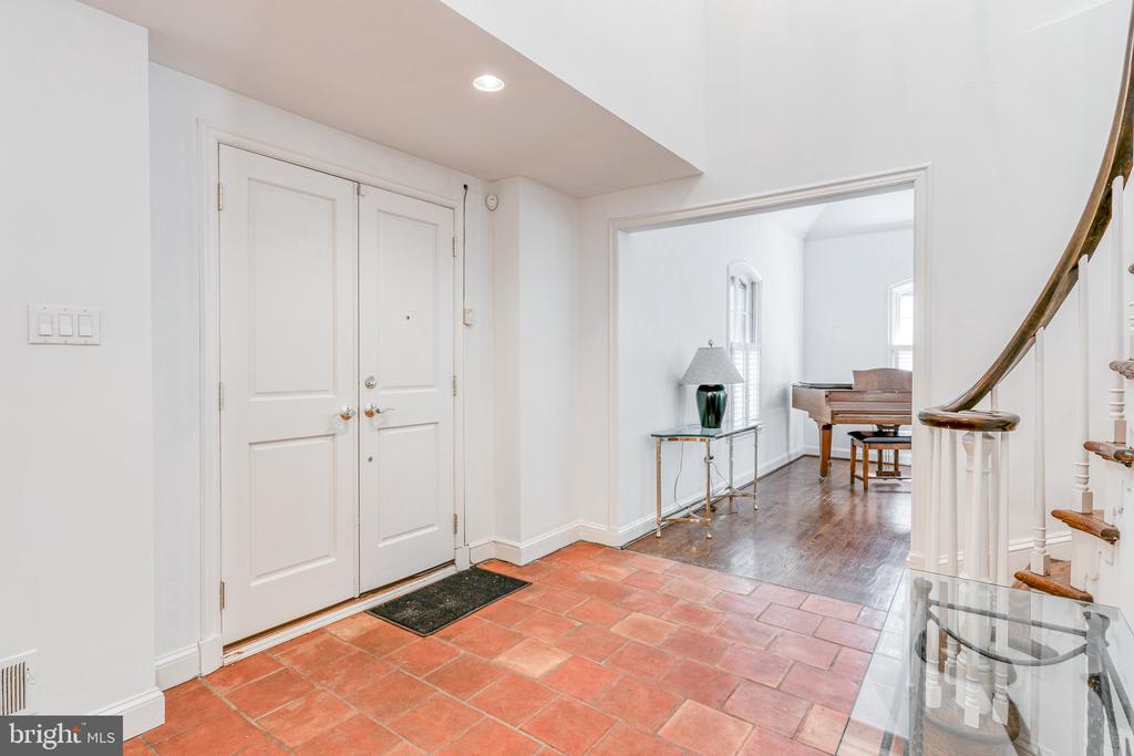 544 Maison Place, Bryn Mawr The Robin Gordon Group