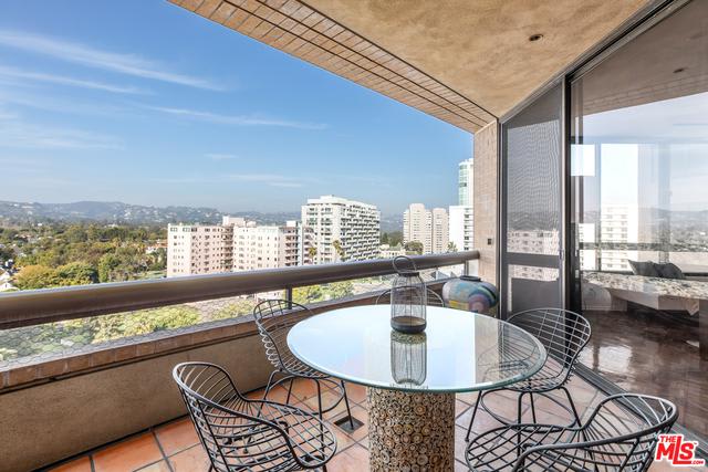 Stunning and Spacious Condominium In The Mirabella