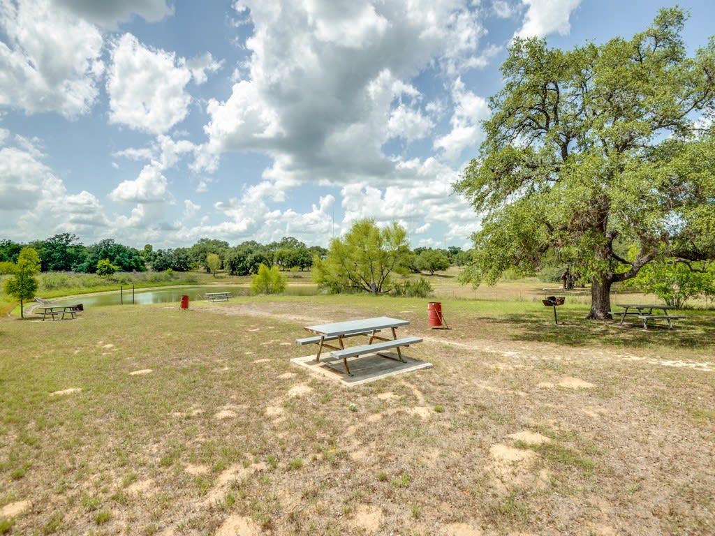 511 Cherry Ridge    Floresville,TX 