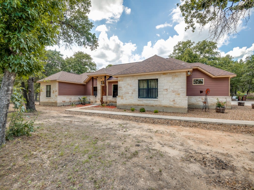 Hill Country Style in Eagle Creek Ranch in Floresville, TX!