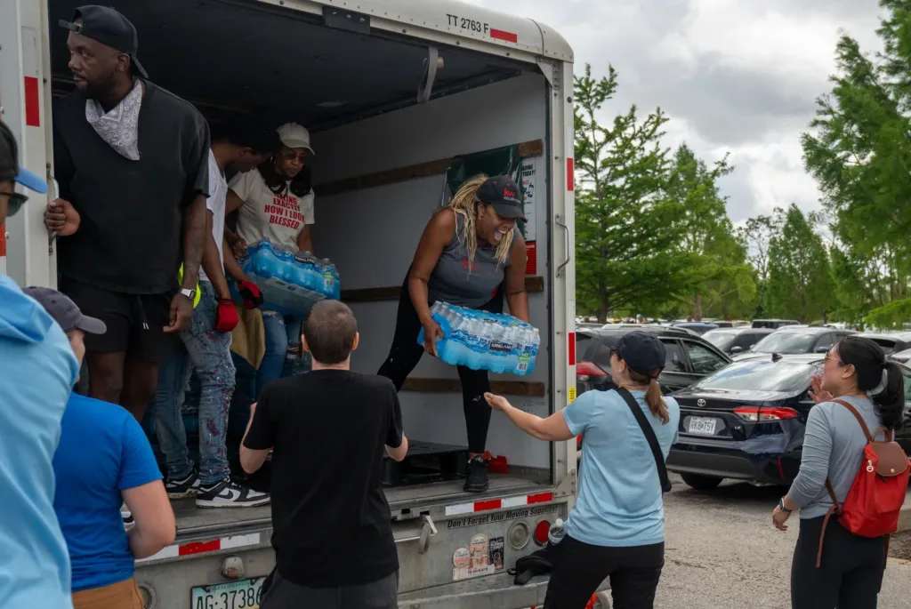 As St. Louis waits for FEMA, volunteers continue to do what they can