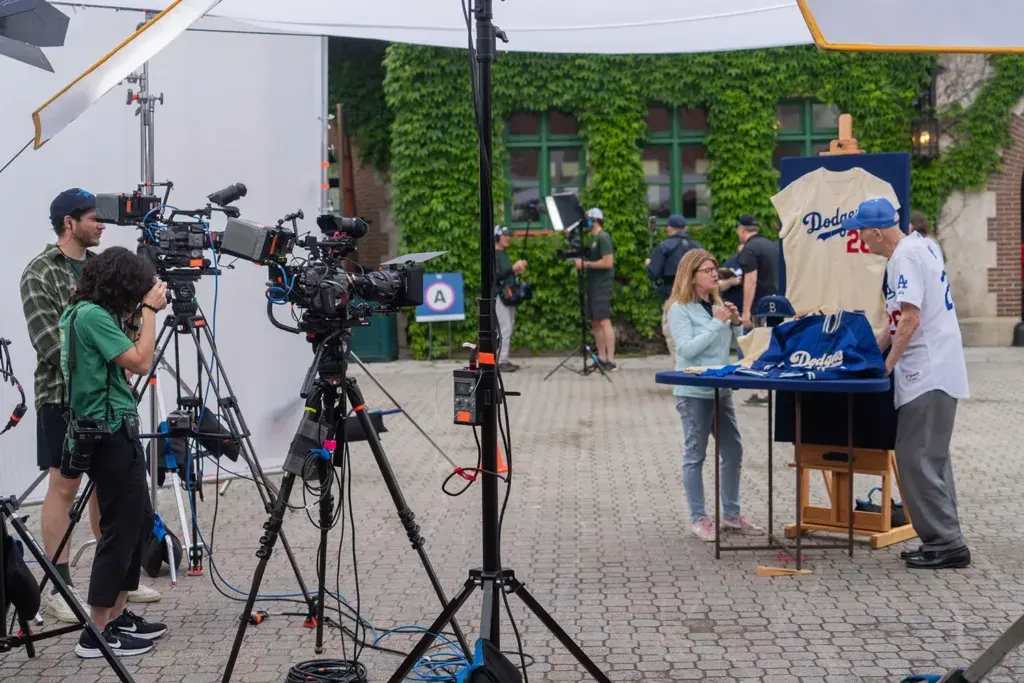 As Antiques Roadshow rolls into town, thousands show up at Grant’s Farm