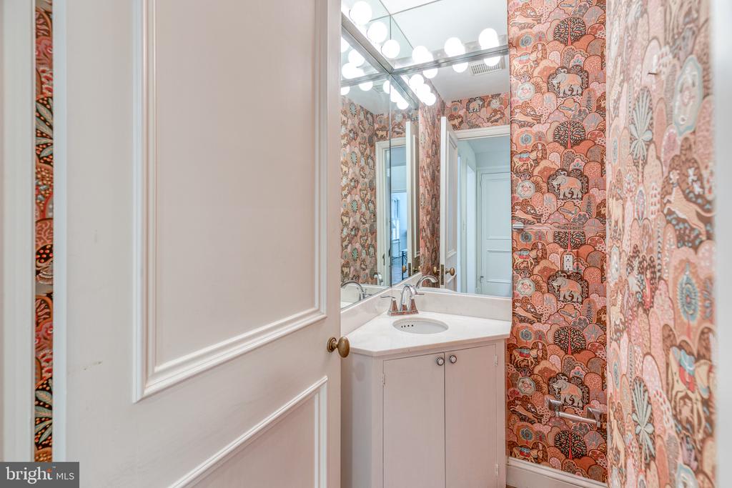 544 Maison Place, Bryn Mawr The Robin Gordon Group