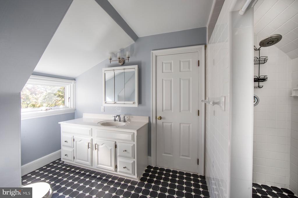 314 Louella Avenue, Wayne The Robin Gordon Group