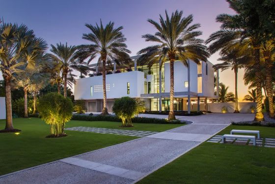 Video of the Week: An Extraordinary Modern Beach Residence in Sarasota, Florida