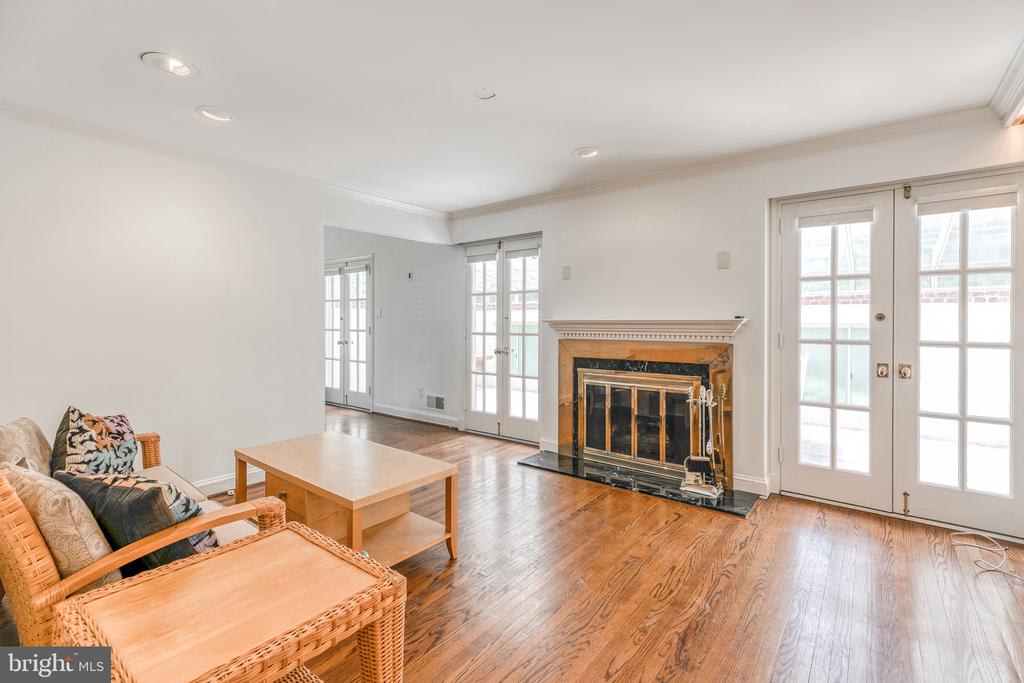 544 Maison Place, Bryn Mawr The Robin Gordon Group