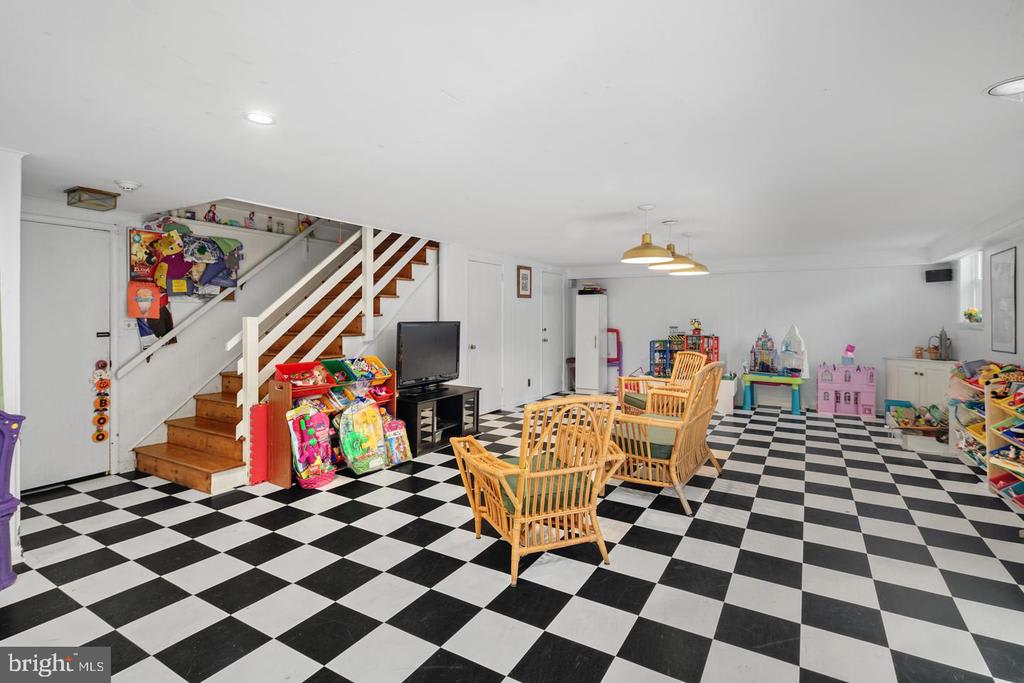 150 Hillendale Drive