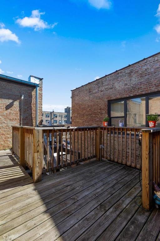 Perfectly Located Andersonville Condo: 5137 N. Ashland #3