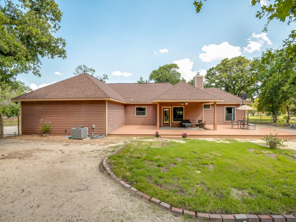 Hill Country Style in Eagle Creek Ranch in Floresville, TX! The