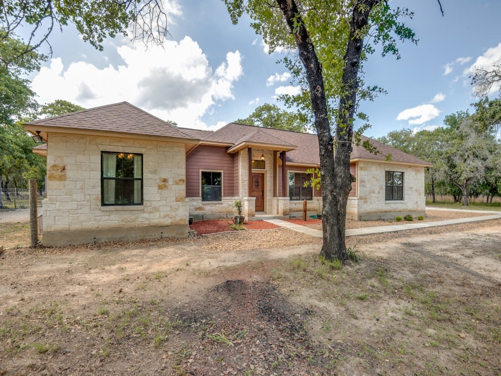 511 Cherry Ridge    Floresville,TX 