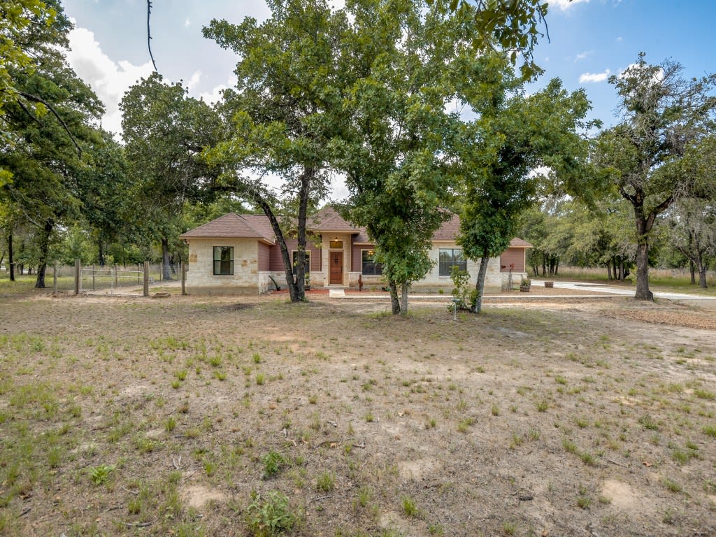 511 Cherry Ridge    Floresville,TX 