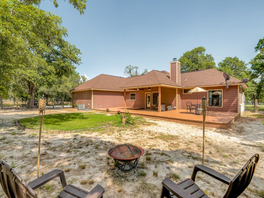 511 Cherry Ridge    Floresville,TX 