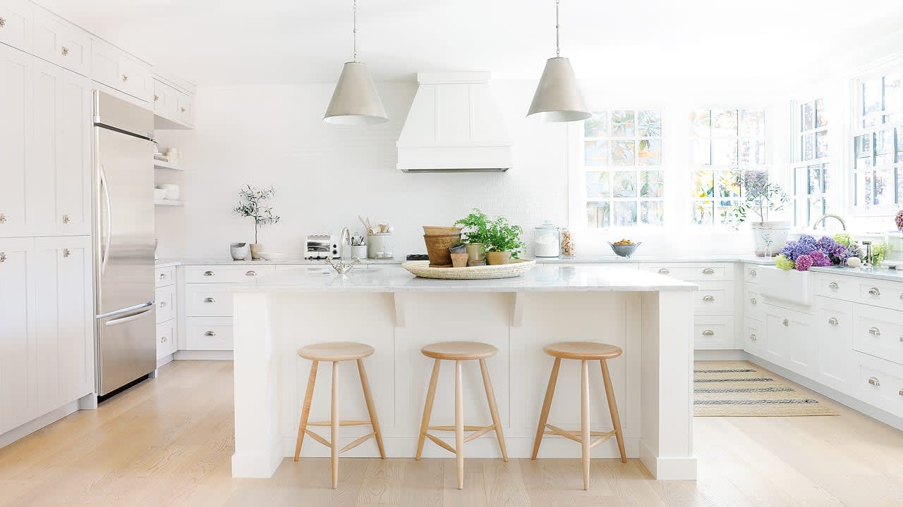 White Kitchens: Timeless Masterpieces