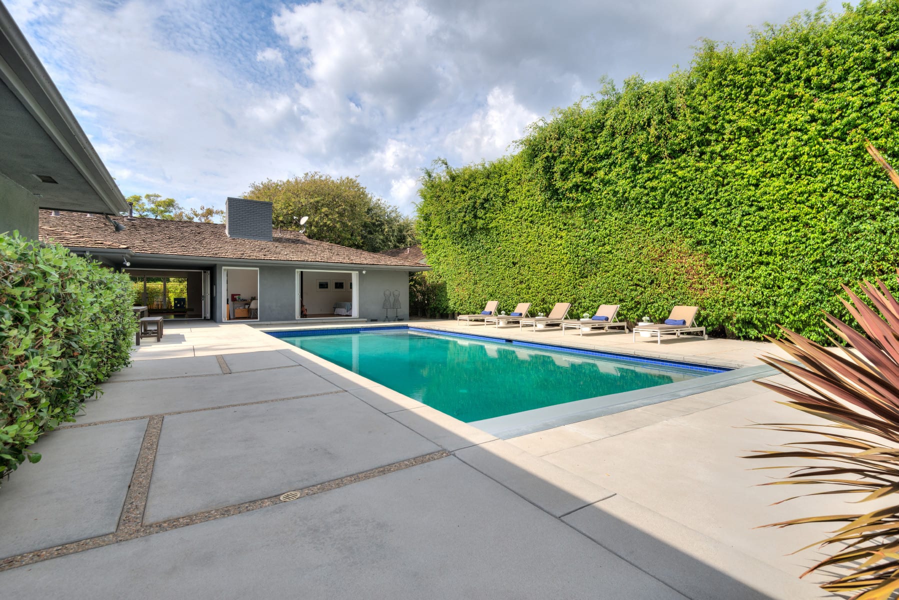 Beverly Hills Flats Contemporary