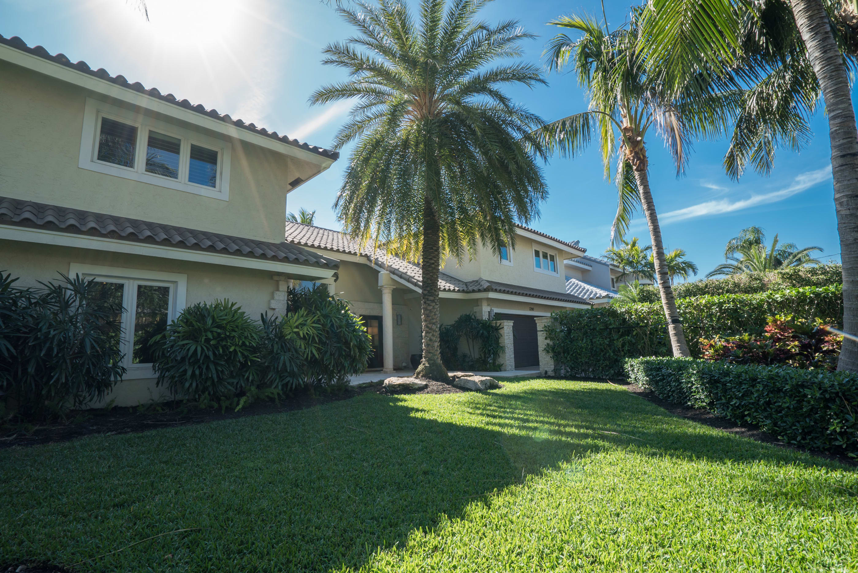 Renovated Waterfront Bermuda Riviera Home