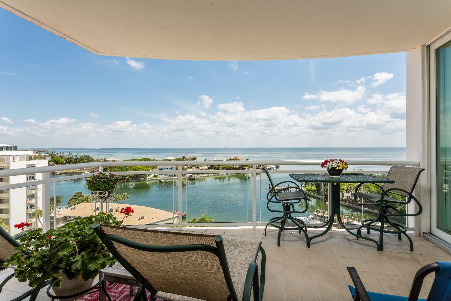 Snell Isle Community Insights & Homes For Sale