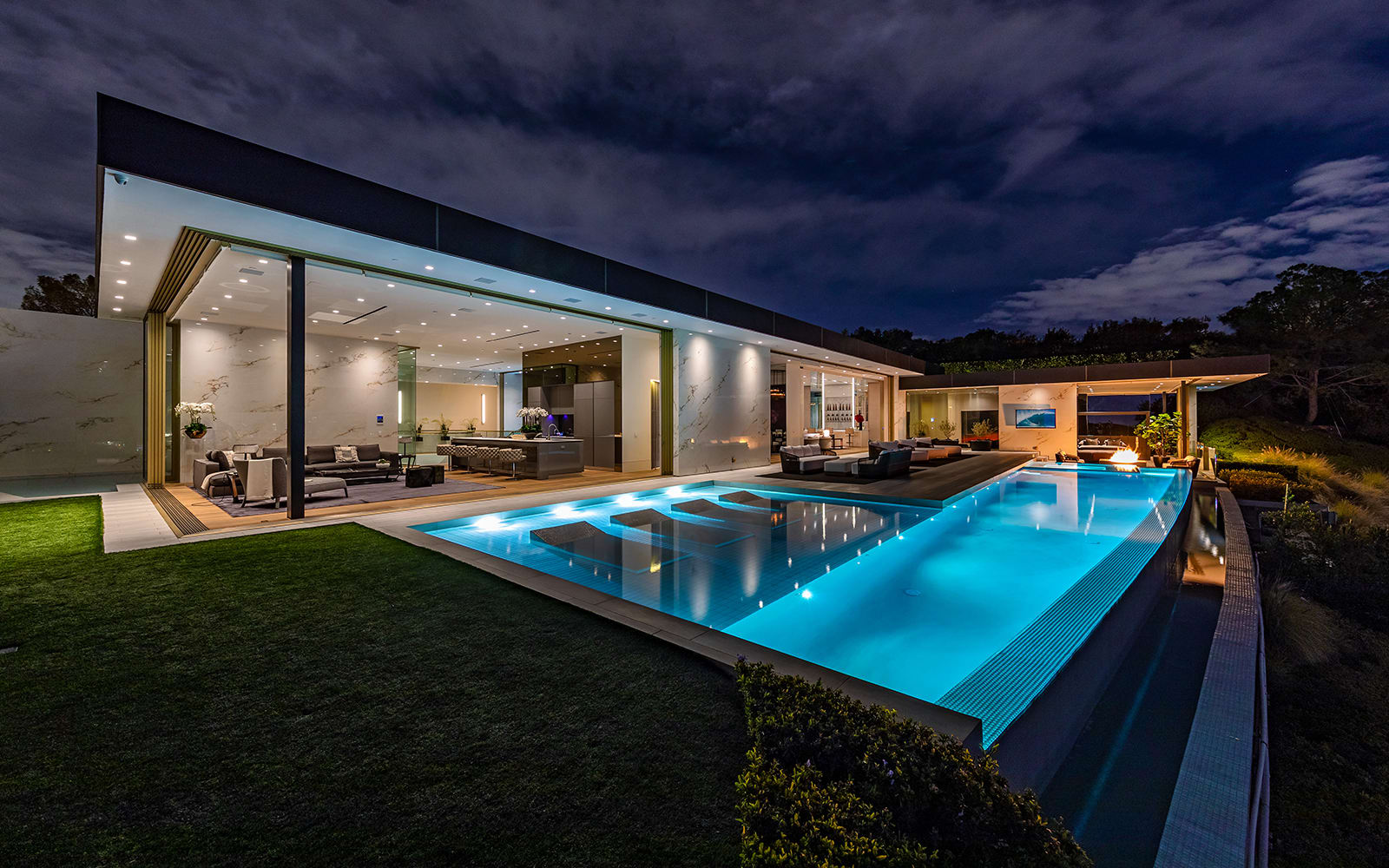 1175 North HILLCREST Road a luxury home for sale in Beverly Hills, Los