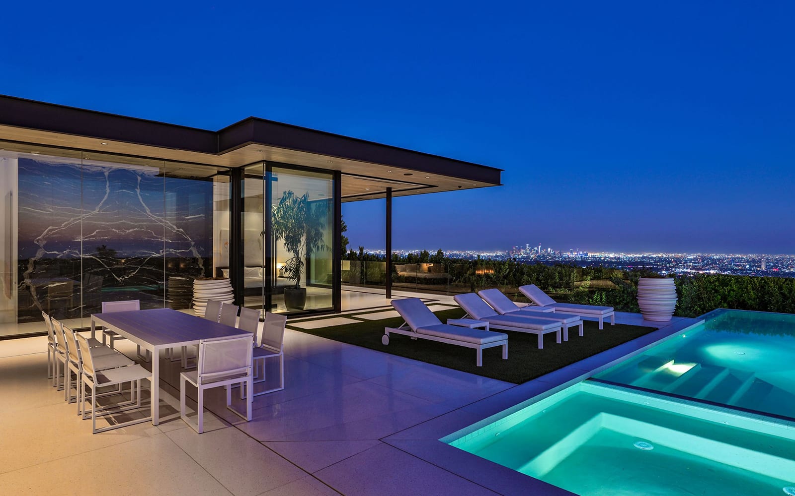 1536 BLUE JAY Way a luxury home for sale in West Hollywood, Los