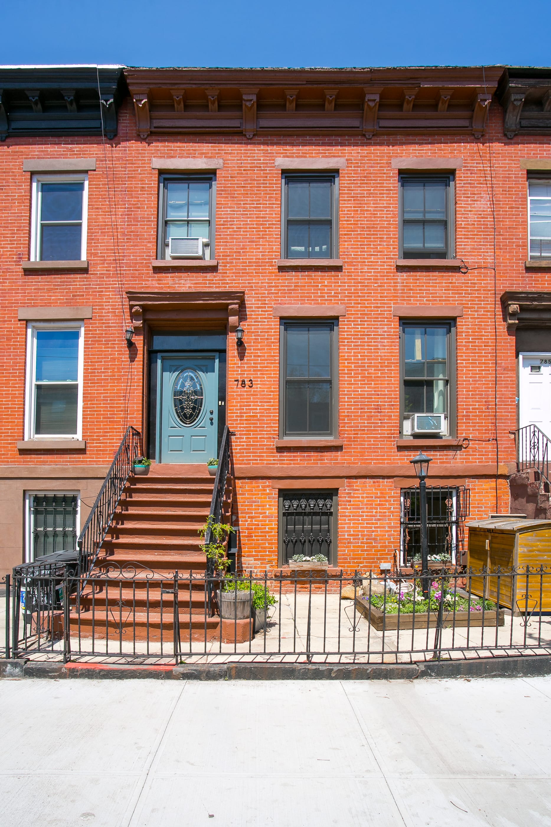 2 Family Townhouse Sold for asking, 54 above what seller paid 5