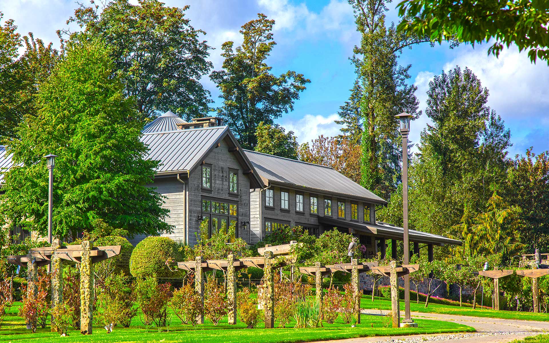 iconic-hillcrest-lodge